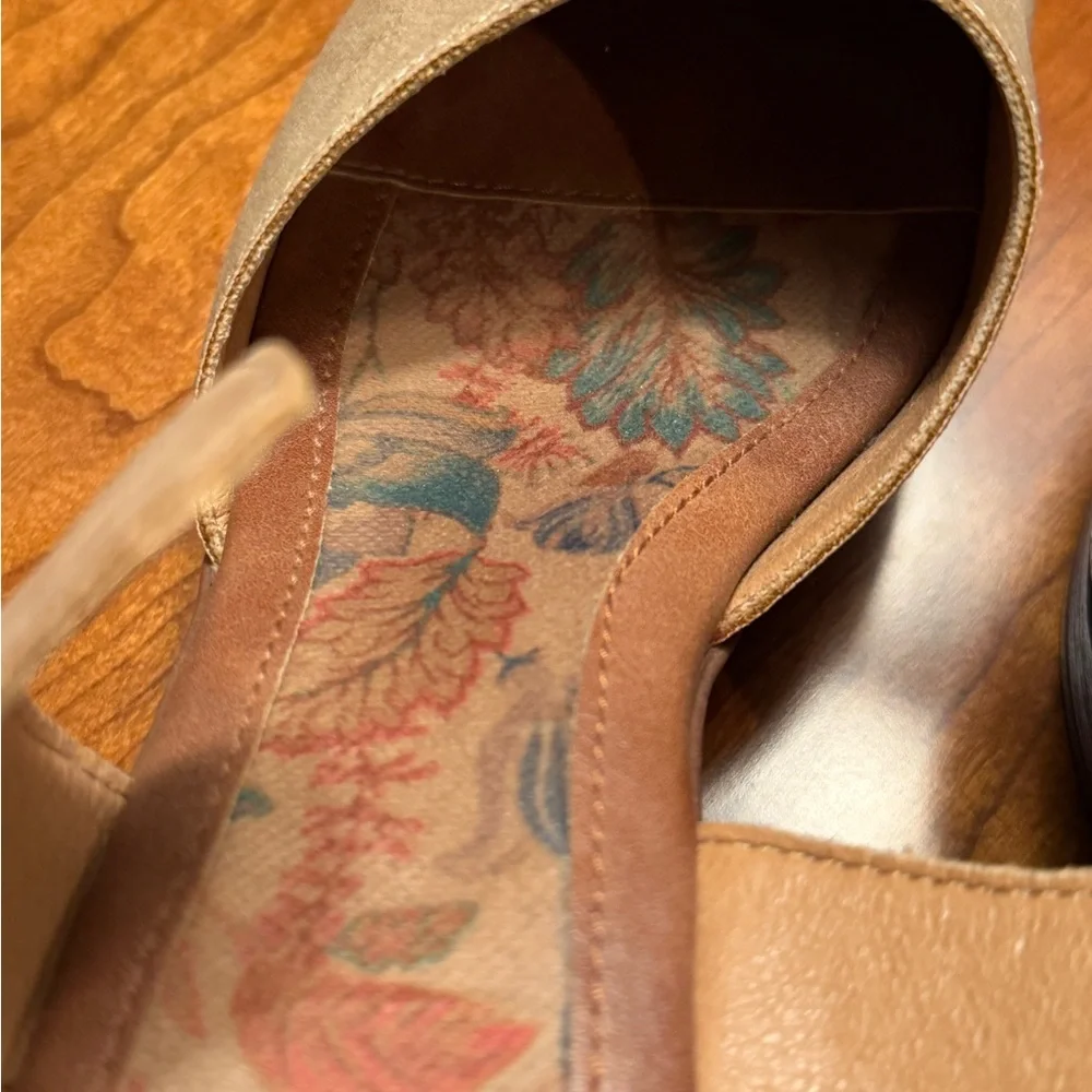 boc Beige/Tan Slingback Clog Heels - Picture 7 of 7
